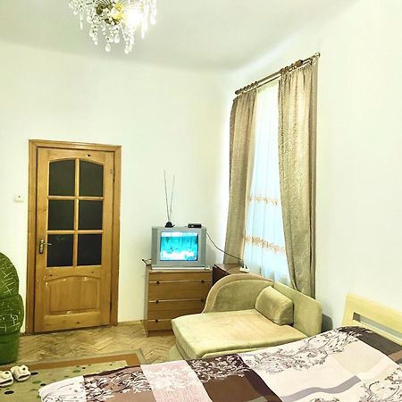 Квартира Між Вокзалом І Центром Lviv Exteriör bild