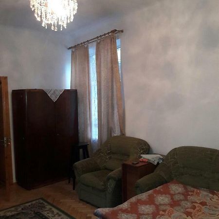 Квартира Між Вокзалом І Центром Lviv Exteriör bild